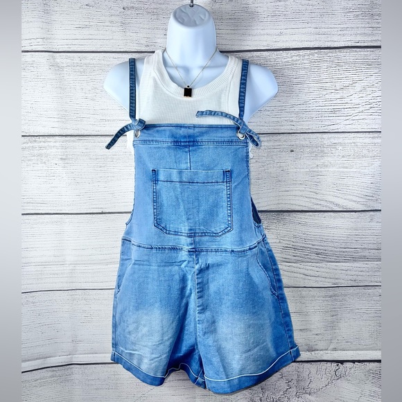 Boutique Brand Medium Wash Grommet Tie Straps Casual Denim Romper Overalls 💗 - Picture 1 of 9